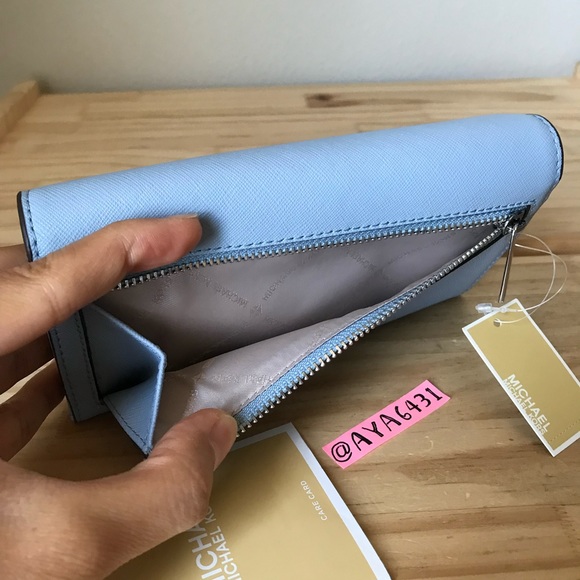 Michael Kors wallet🎈🎈 - Picture 5 of 7